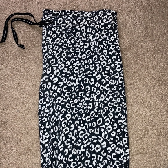 Women’s Victoria’s Secret Leopard Pajama Pants with drawstring waist - Picture 2 of 3